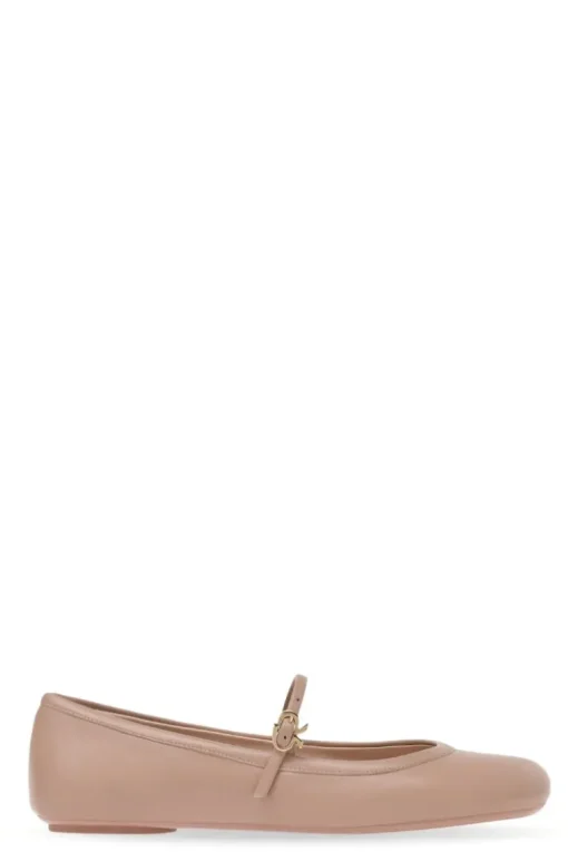 Carla Nappa Flat