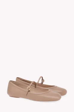 Carla Nappa Flat