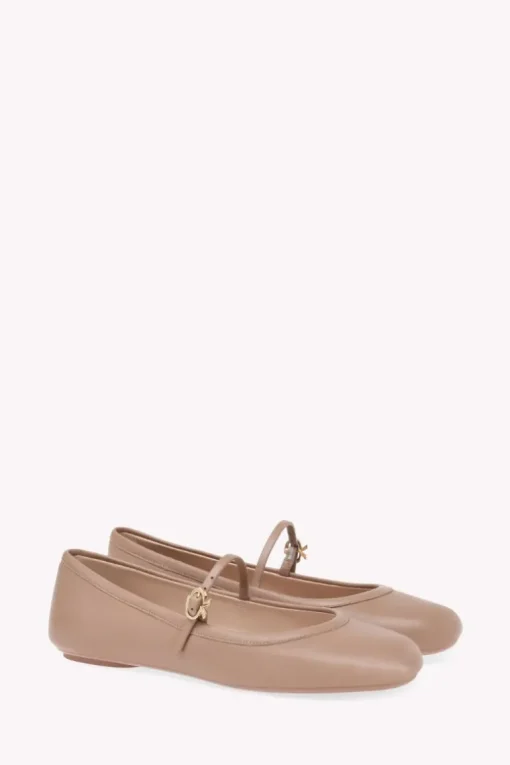 Carla Nappa Flat