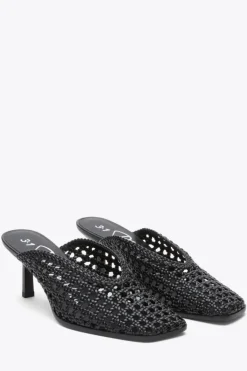 ID Macrame Mule